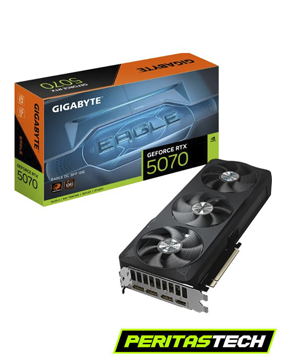 Placa de video Gigabyte GeForce RTX 5070 Eagle de 12GB con sistema de triple ventilador y su caja original, logo de Peritastech abajo.